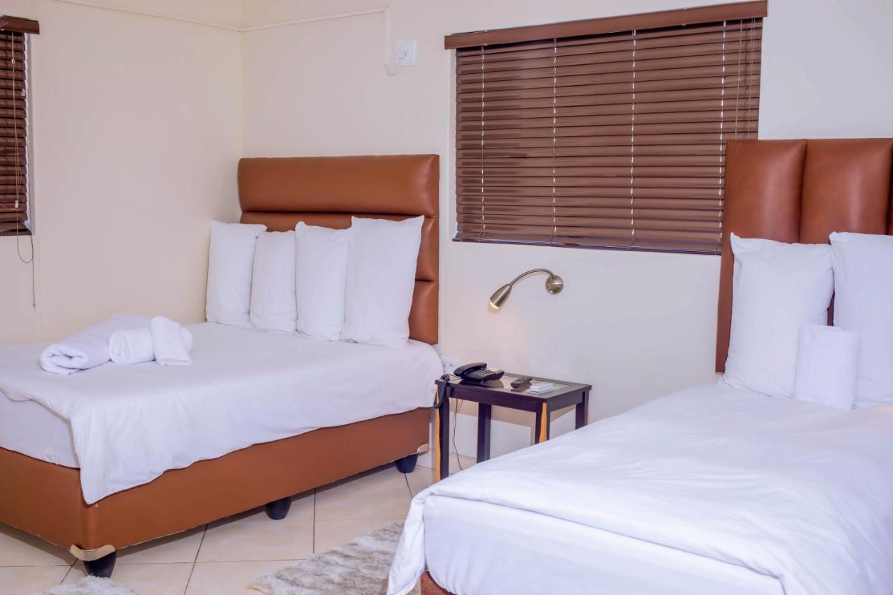 Road House Guest House Omuthiya المظهر الخارجي الصورة