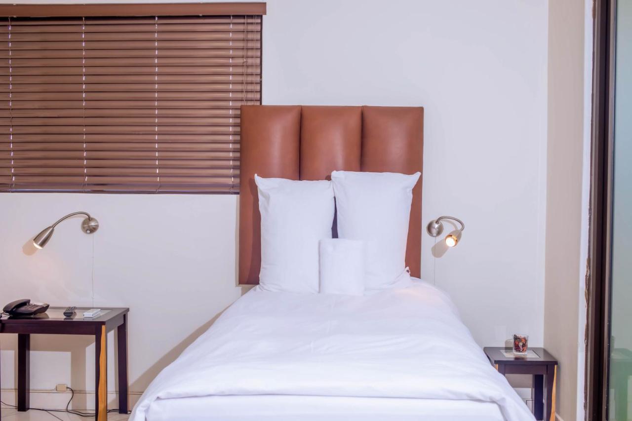Road House Guest House Omuthiya المظهر الخارجي الصورة