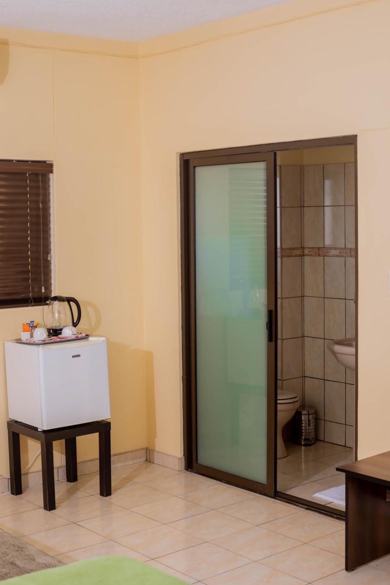 Road House Guest House Omuthiya المظهر الخارجي الصورة