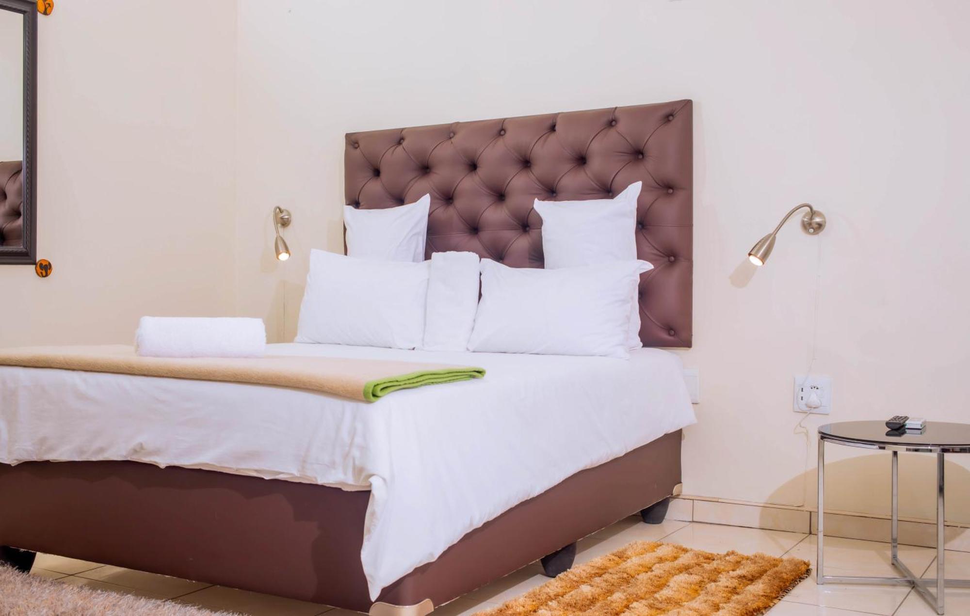 Road House Guest House Omuthiya المظهر الخارجي الصورة