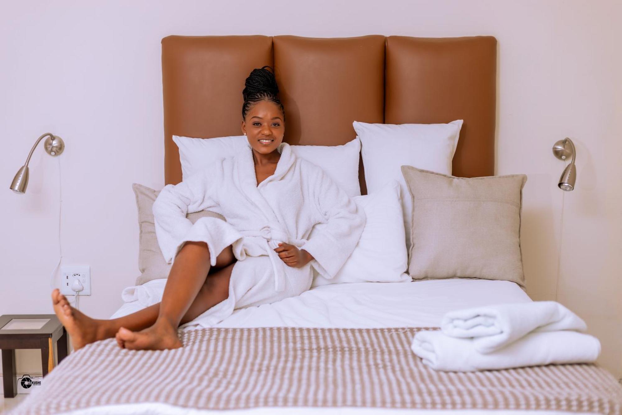 Road House Guest House Omuthiya المظهر الخارجي الصورة